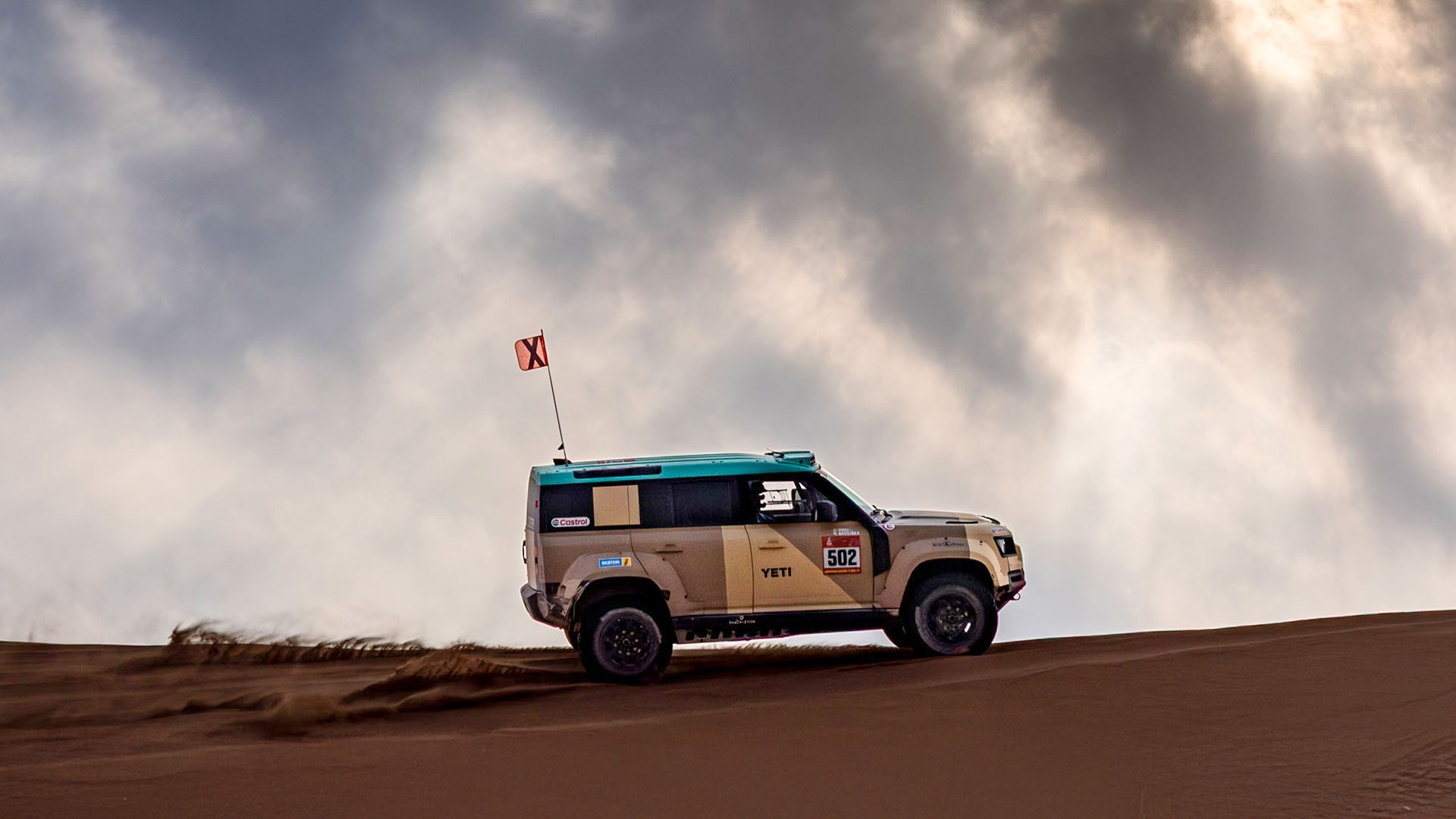 Defender wins at Dakar