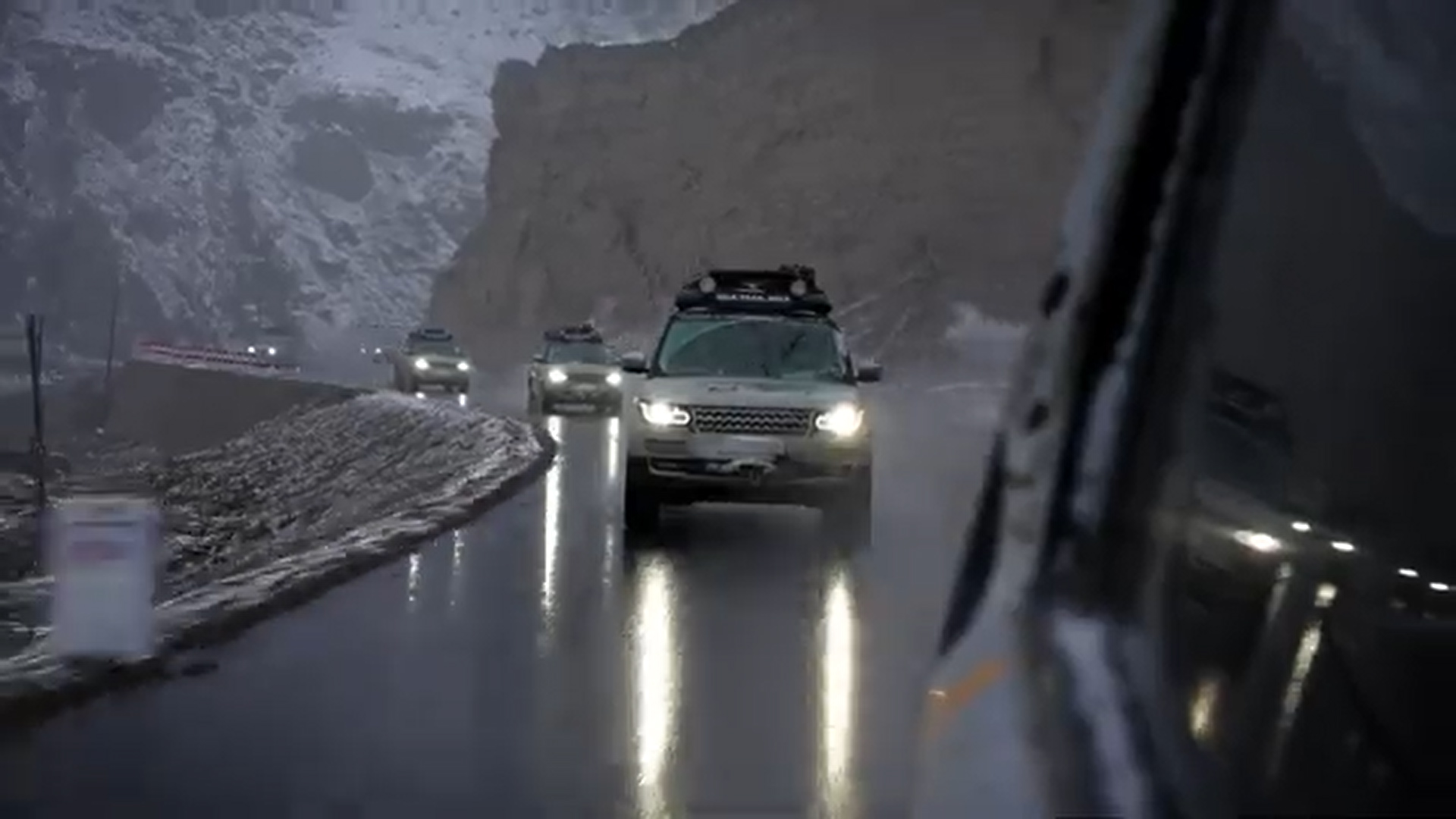 A Land Rover defender on an expedition in snow