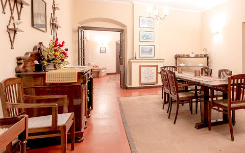 The colonial dining room