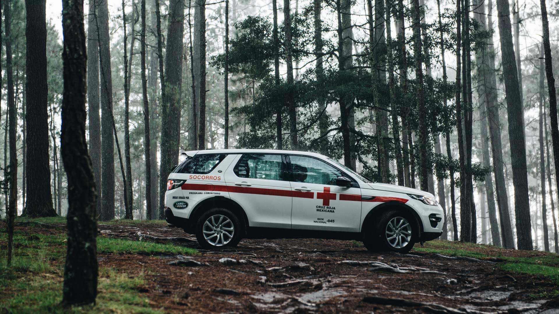 Land Rover Red Cross