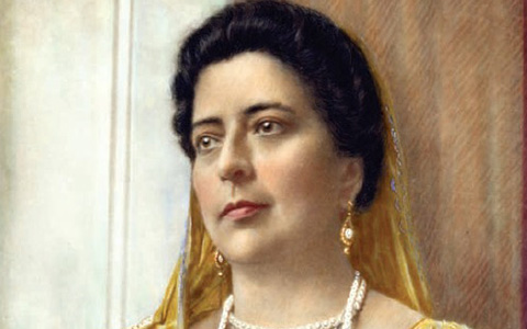 meherbai wearing the jubilee diamond and CBE