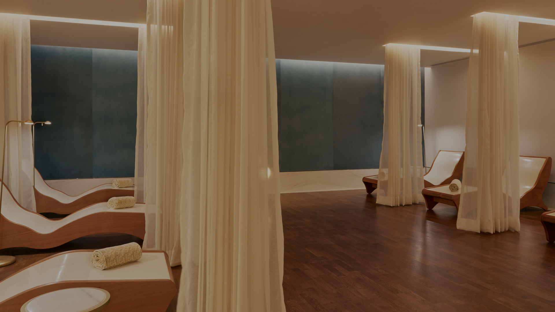 Employees celebrating the centenary of the Taj